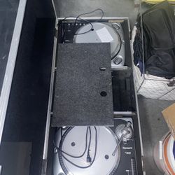 Pair of Numark TT200 Direct-Drive Fusion DJ Turntables