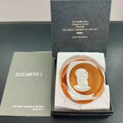 Baccarat Crystal Franklin Mint Paperweight the great Leader of history queen Elizabeth I  In great condition  Comes in box with certificate of authent