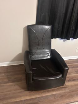 Matching set leather Couch and seat