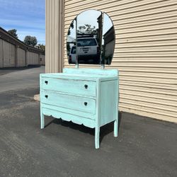1930’a Shabby Chic Vanity Dresser