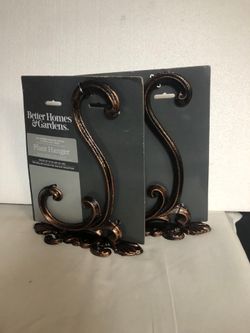 2?Better Homes & Gardens 10-Inch Cast Iron Plant Hanger