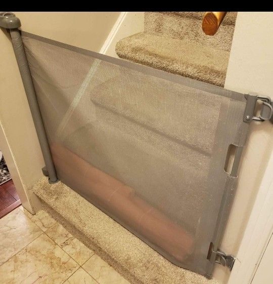 Retractable Gate Like New.