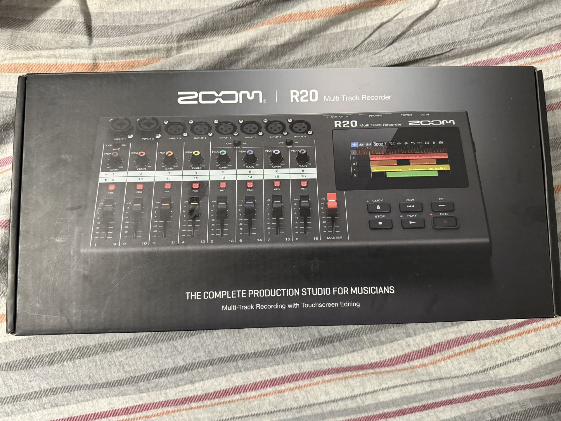 **Zoom R20 Multitrack Recording Station 