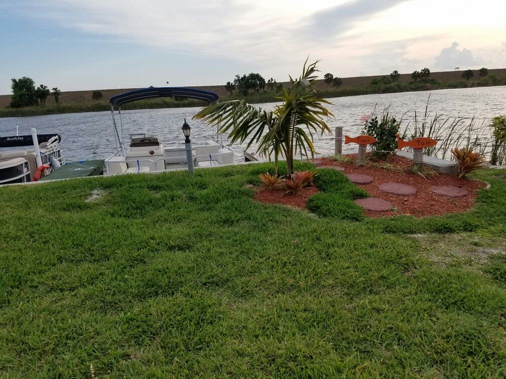 COZY LOG WOOD CABIN ON THE LAKE OKEECHOBEE for Sale in Okeechobee, FL
