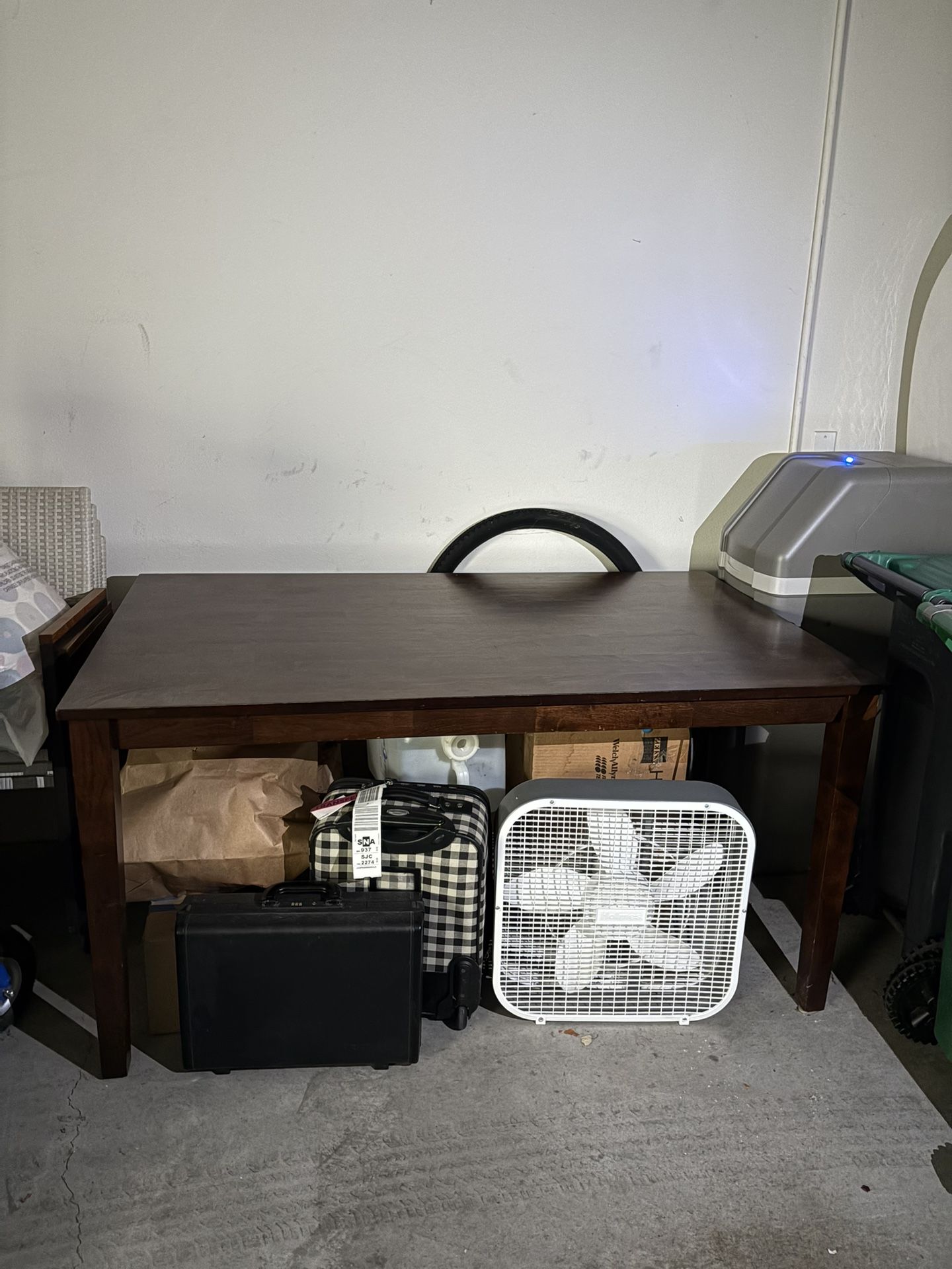 Free Dining table