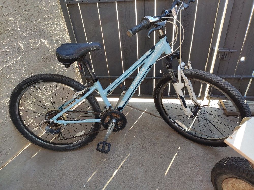 Trek Skye 26" Women's Mountain Bike NEEDS WORK