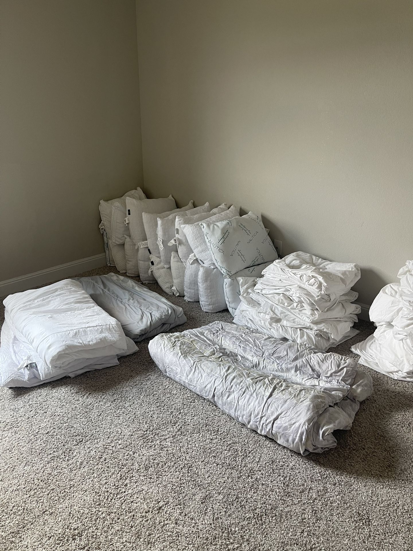 queen size. bed linen. fitted sheets, fitted sheets, duvet covers 87"*87", blankets 86"86", pillowcas