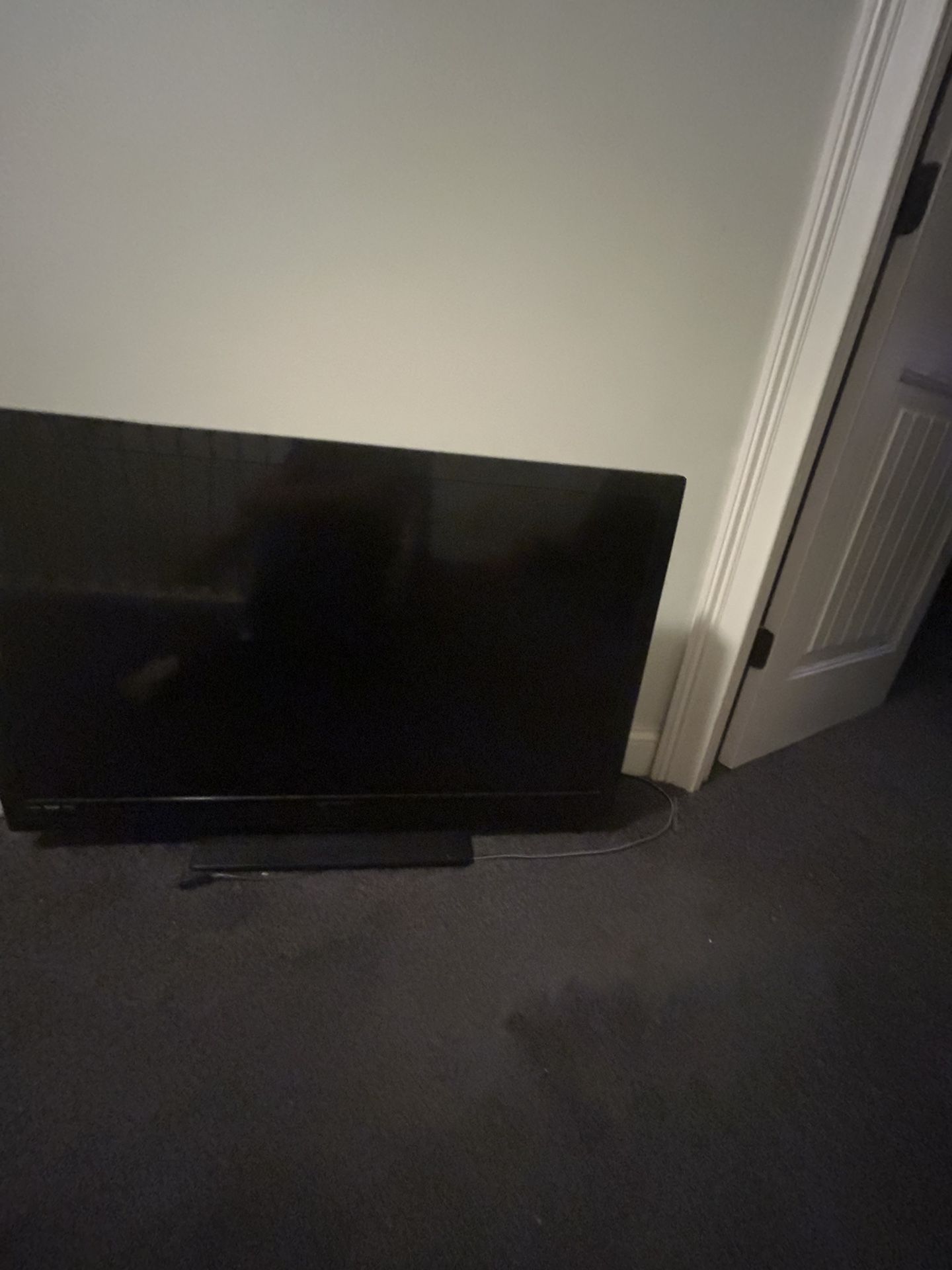 32” Emerson TV