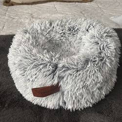 Dog bed in gray, brand new by popular Mr.FluffyFriend