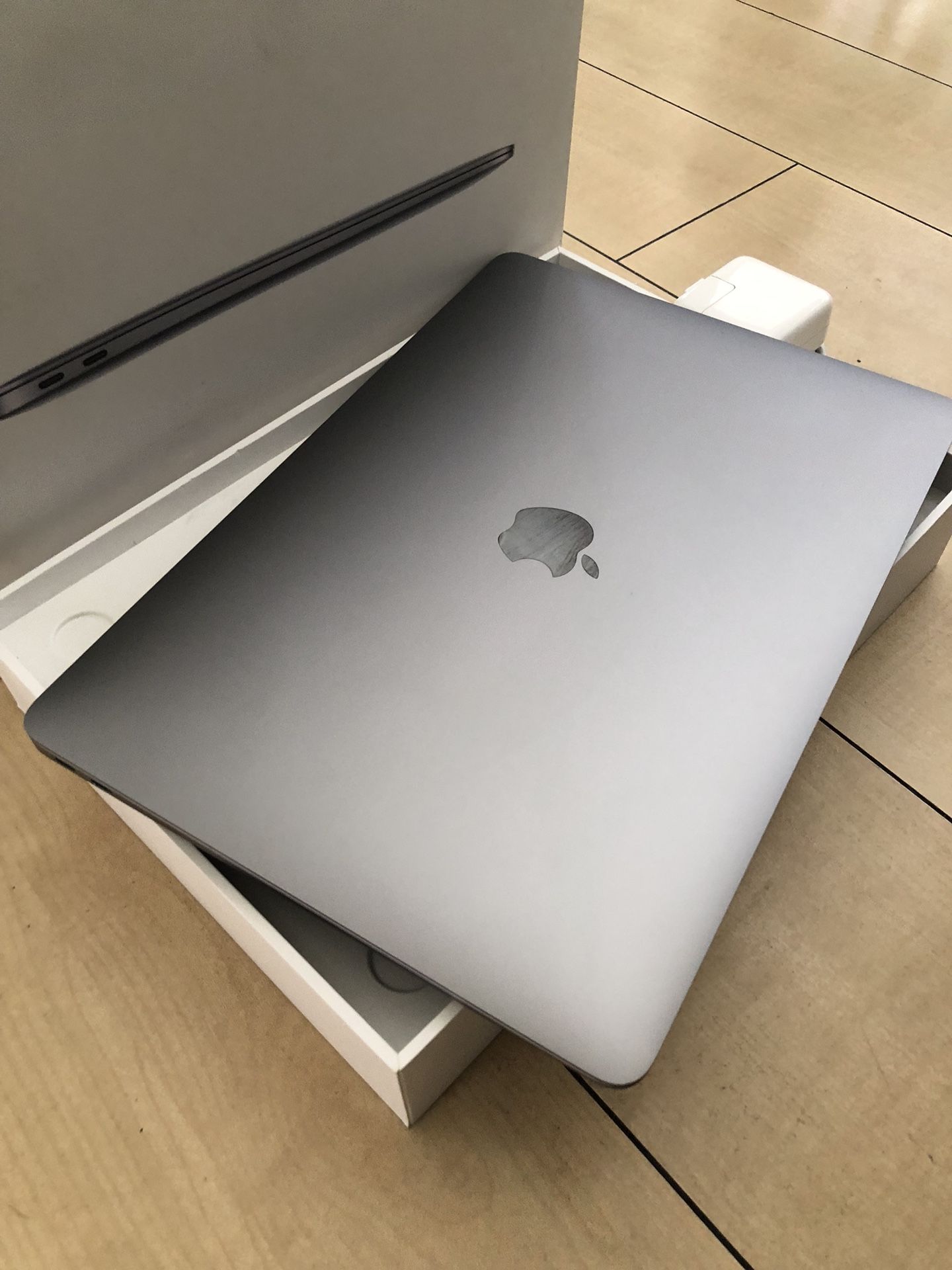 MacBook Air M1 With Warranty Final Cut Photoshop Logic Pro Premiere Office