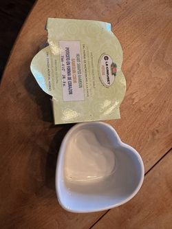 Le Crest White Heart Ramekin
