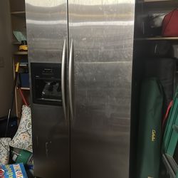 Free standing fridge