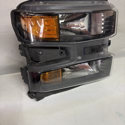 2022 a 2024 chevy silverado 1500  right headlight