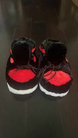 Sneaker cozy slippers
