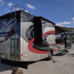 2013 Thor Motor Coach Serrano 34M