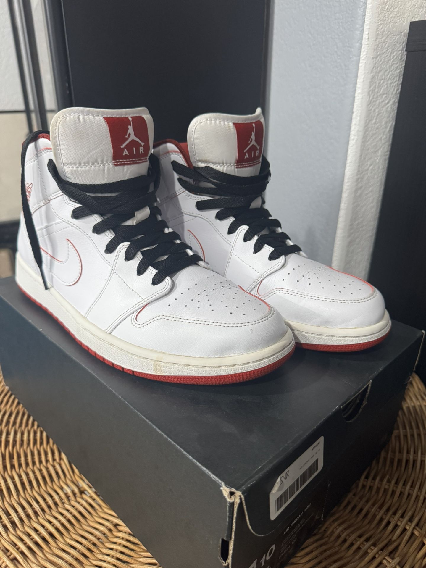 2016 Air Jordan 1 Retro Mid 'White Gym Red'