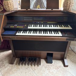 Vintage Americana by Estey Keyboards and Rhythm Features