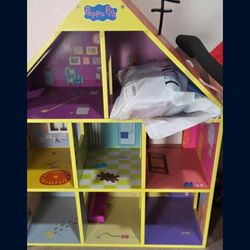 Peppa Pig Wooden Deluxe Playhouse
