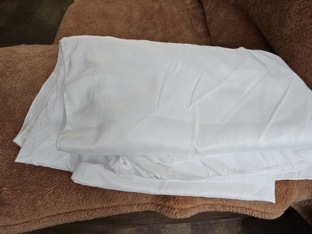 Rectangular White Table Cloths