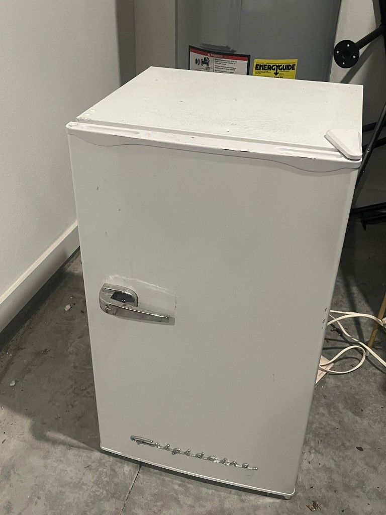 Retro Frigidaire Mini Fridge With Freezer