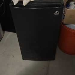 Mini Fridge 