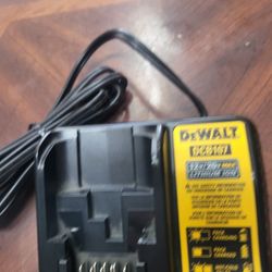 Dewalt Battery Charger  20 Vots 12 Vlts