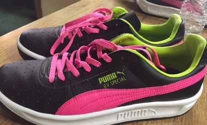 Youth 6 like new puma sneakers
