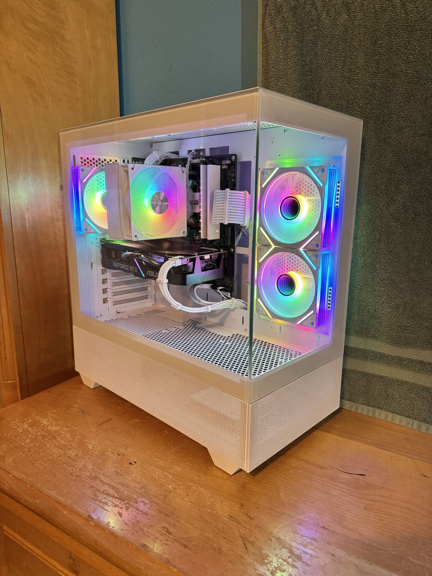 White RTX Gaming PC - Ryzen 7, 1TB NVMe, Nvidia/RGB