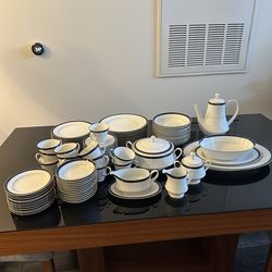 Noritake Porcelain Gold trim dinnerware set