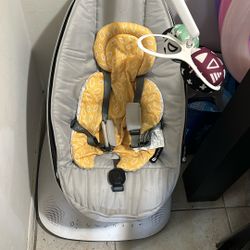 Mamaroo Smart Swing + New Born Insert 