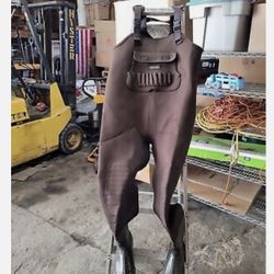 Size 9 Gonex Neoprene Chest Waders with 600G Insulated Boots, 100% Waterproof