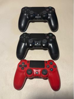 3 PlayStation 4 Controllers