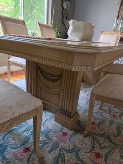 Italian dinning room table w/ 8 chairs