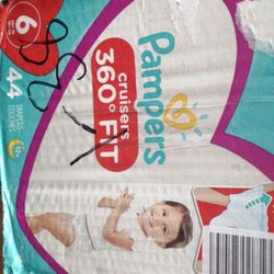 44 Pampers Size 6 With 5 Pairs Of Socks