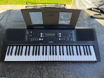 Yamaha PSR-E373 Portable Keyboard - Like New! casio roland korg nord
