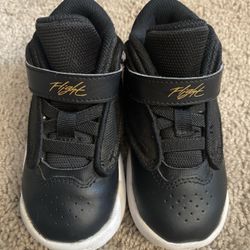 Air Jordan Max Aura 4 Kids Mid Top Sneakers Unisex Size 8C