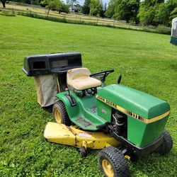 John Deere 111 Lawn Tractor (READ DESCRIPTION!!)