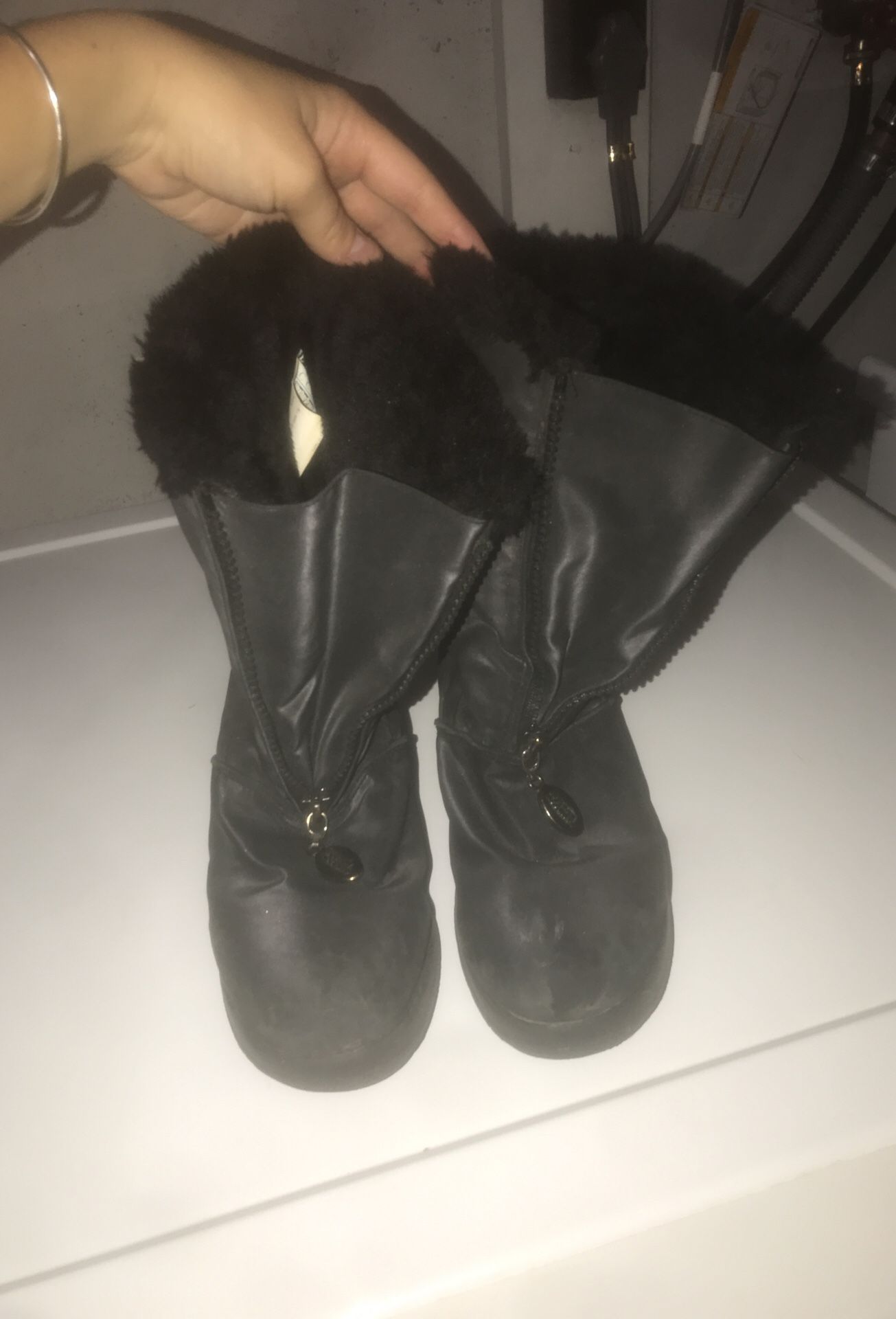 Snow boots