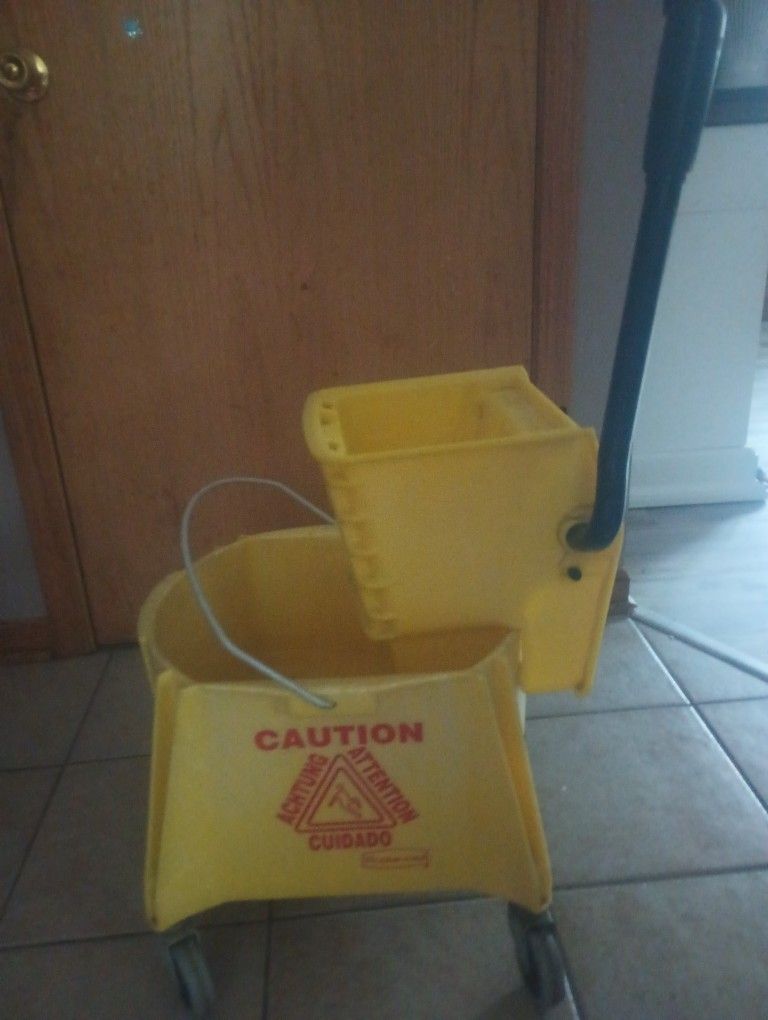 Rubbermaid Mop Bucket