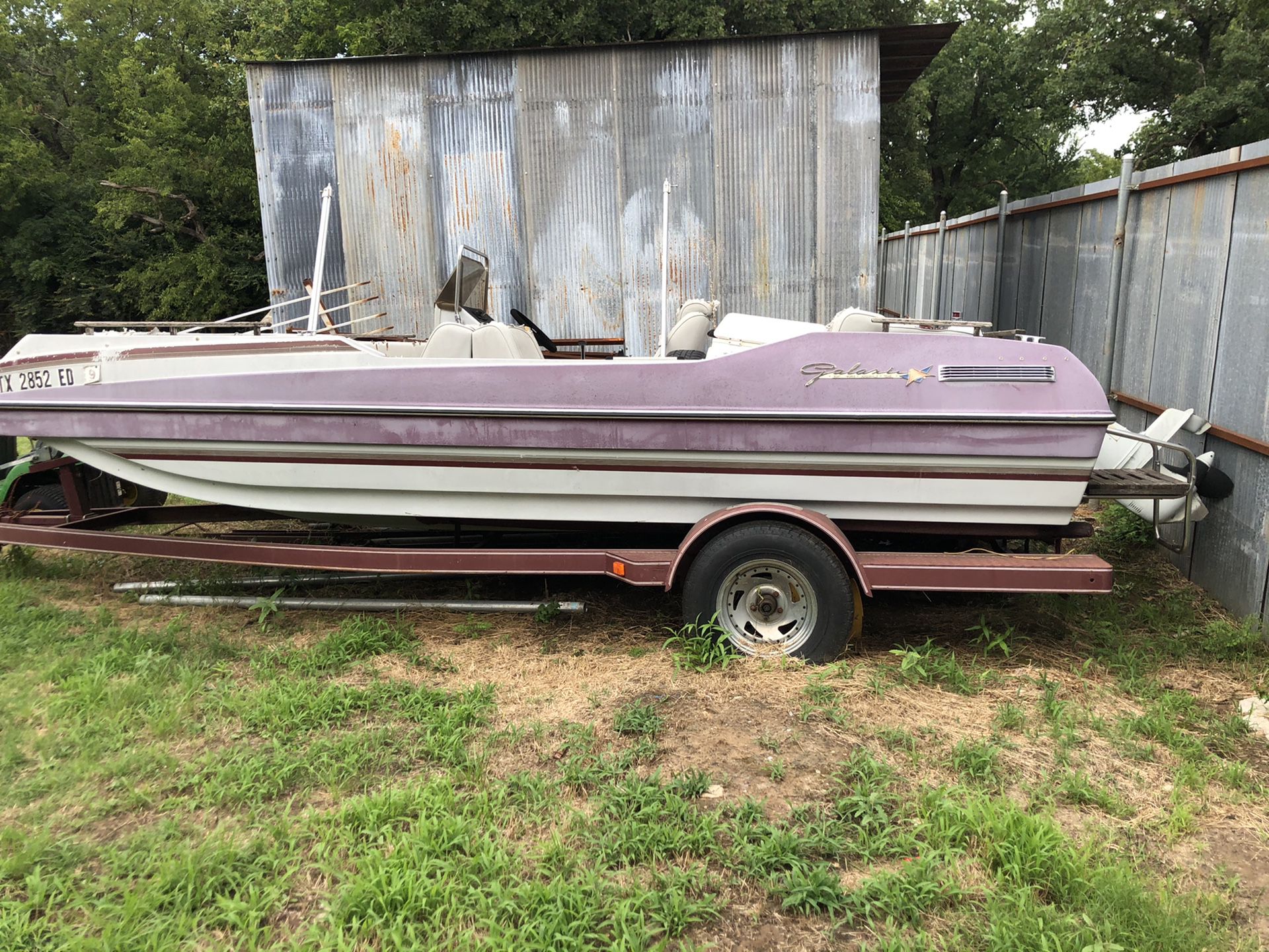 1987 Galaxie Deck Boat