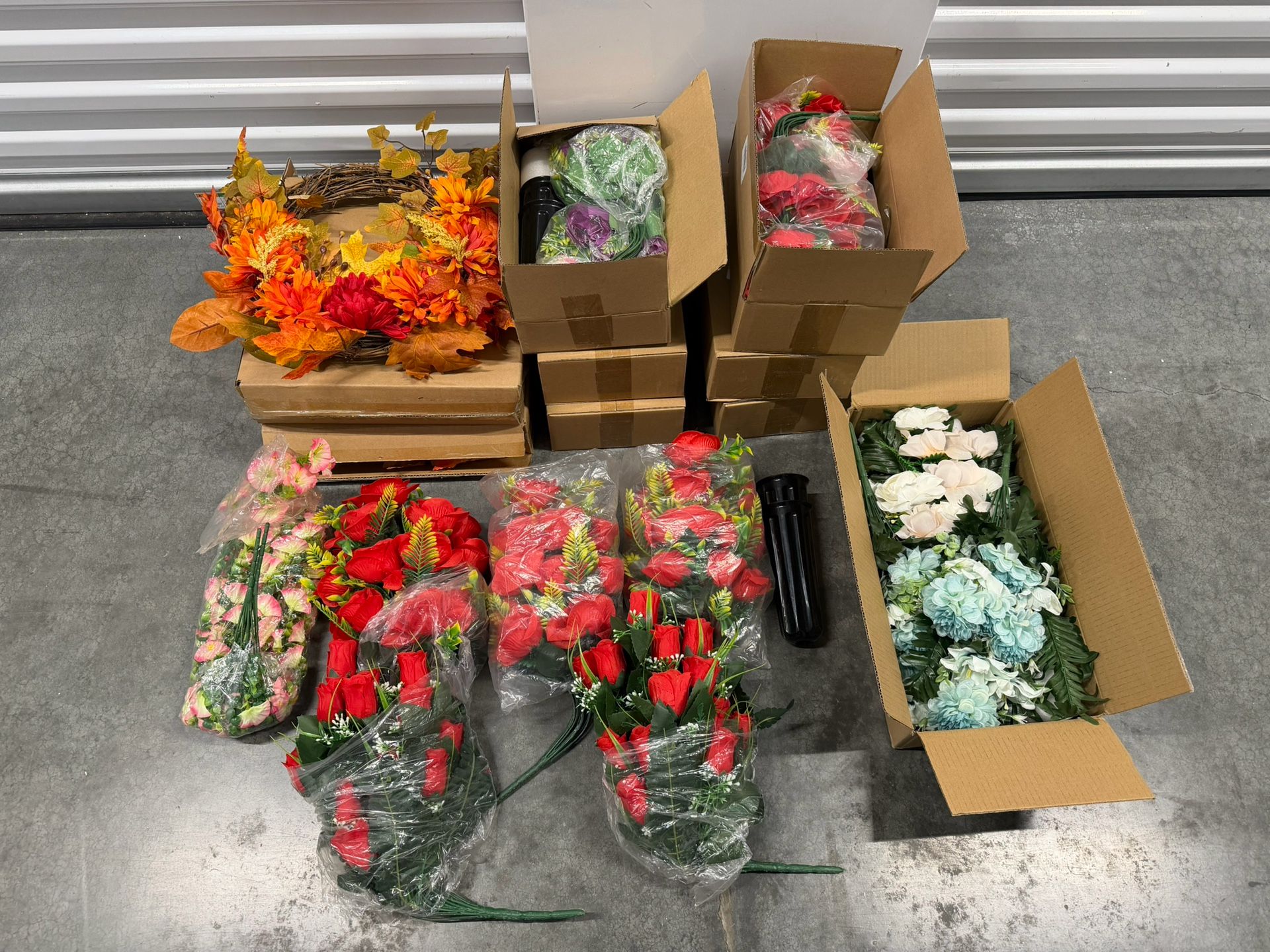 🌸 Massive Artificial Flower Lot – Roses, Mixed Florals, Fall Wreath & 15+ Cemetery Vases! 🌸 $90 • OBO • Norwalk, CA Huge bundle of brand new artif