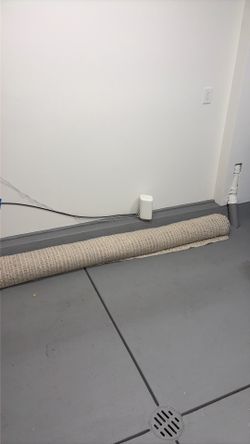 Nice rug - off white. Free