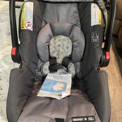 Brand New Graco Snugride 30 Infant Car Seat / Stroller combo