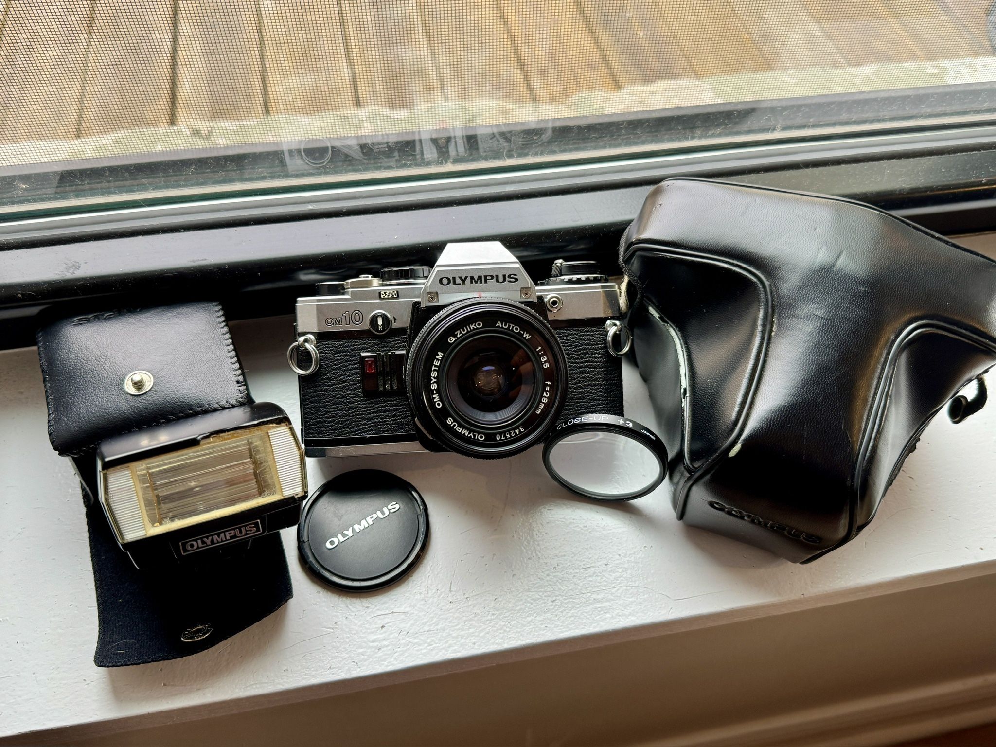 Olympus OM-10 28mm, flash, and more bundle