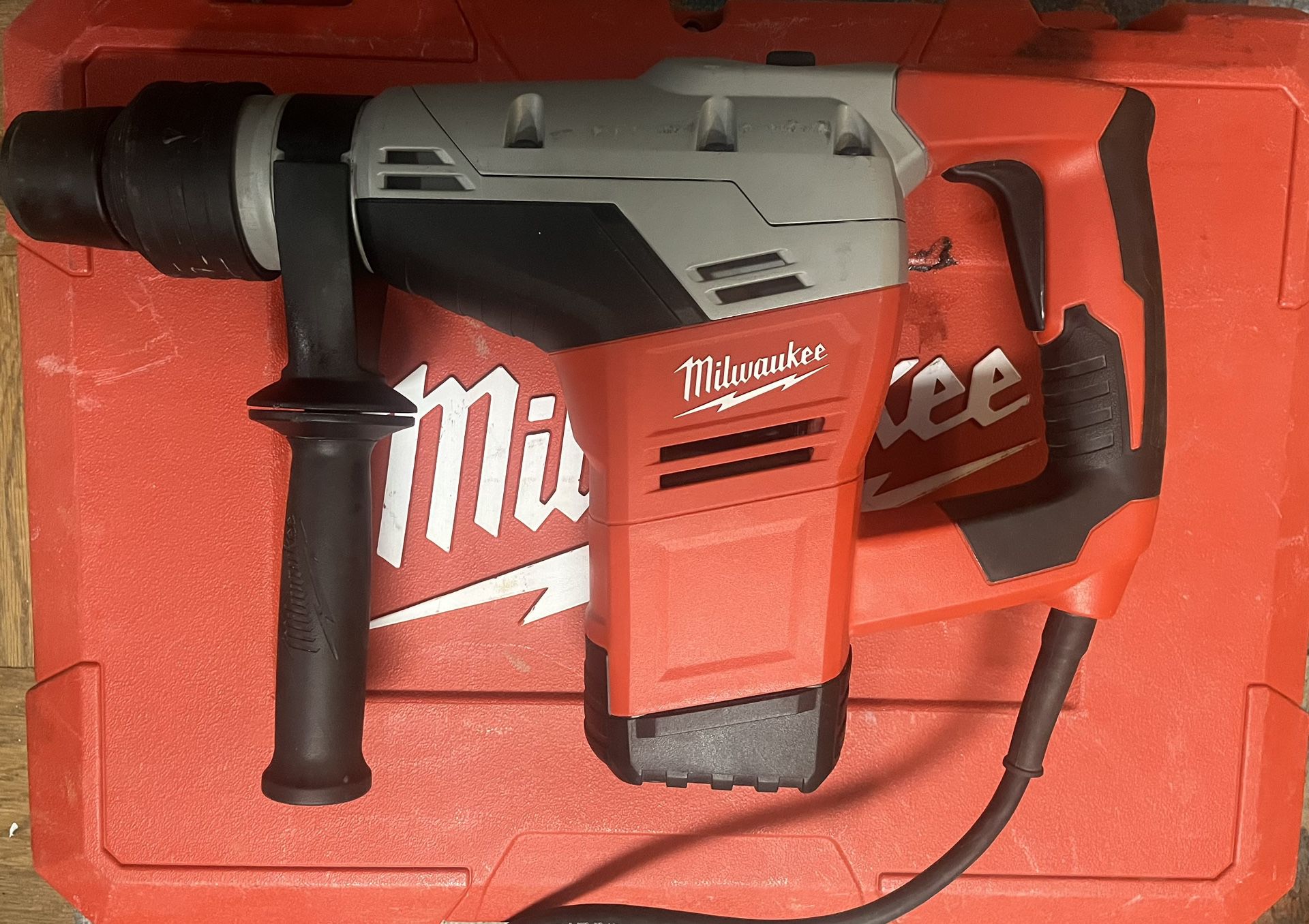 Milwaukee ROTARY HAMMER DRILL Corded Electric 