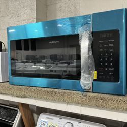 NEW Stainless Steel Frigidaire OTR Microwave 