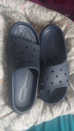 crocs size 5 men's 7 woman's , never used, navy blue slides