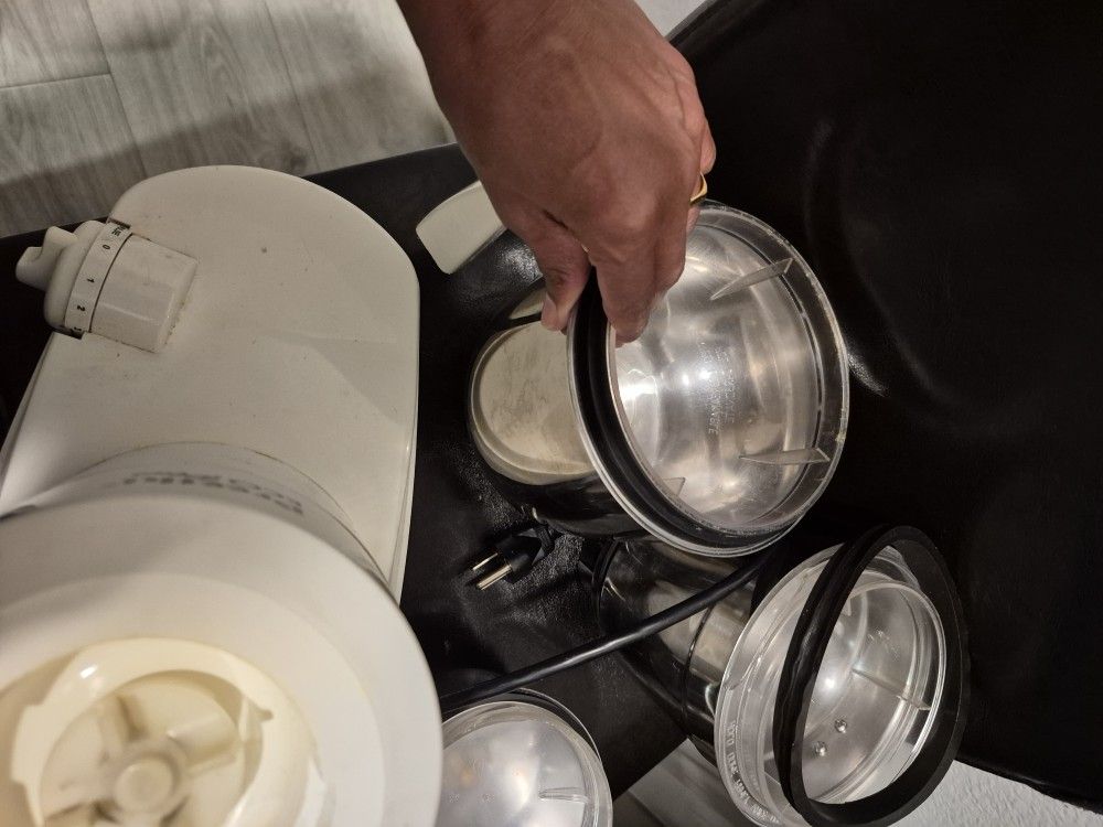Preethi Mixer Grinder With 3 Jars. Read Description