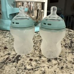 Tommy Tippee soft Baby Bottles 2 x 8oz