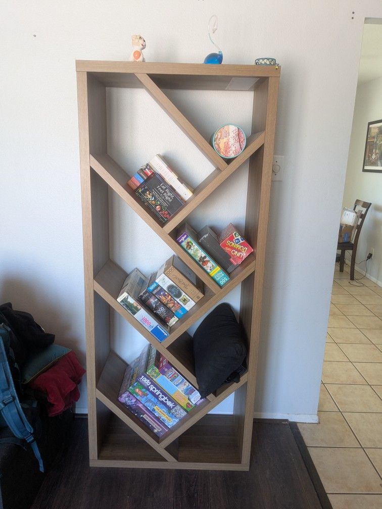 2 Bookshelves